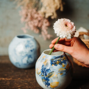 Vase boule dentelle colorée – Collection burano